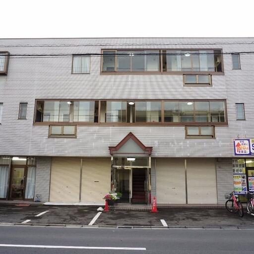 1階はテナント、2階・3階が住居部分になります。